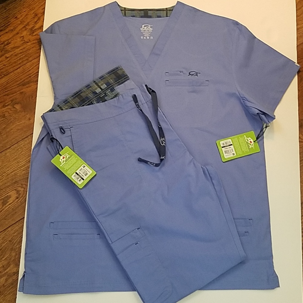 NWT IguanaMed Unisex Scrubs Top/Bottom Set (2XL)